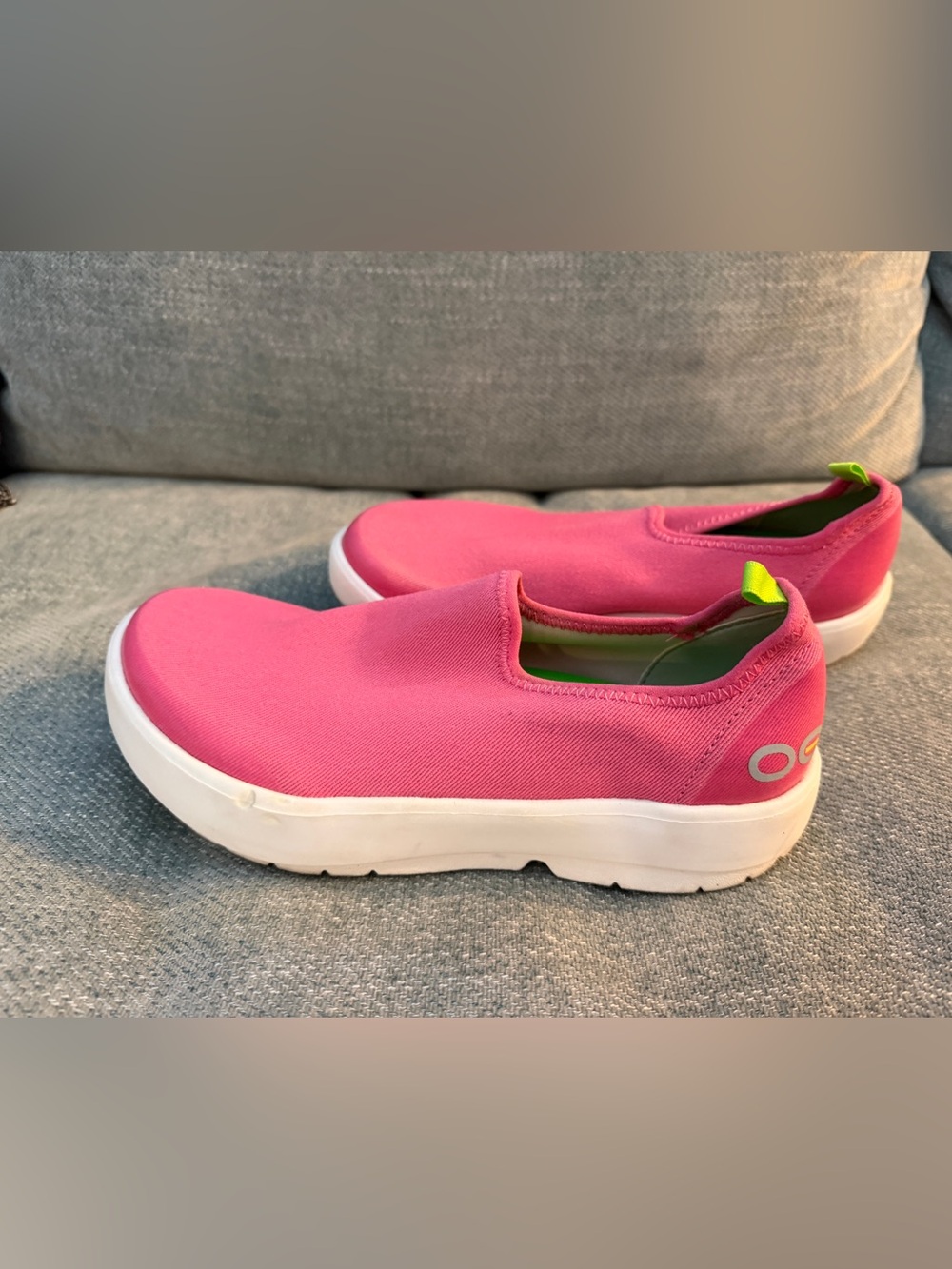 OOFOS OOmg eeZee Low Women’s 7 Pink Slip On Recovery Shoes